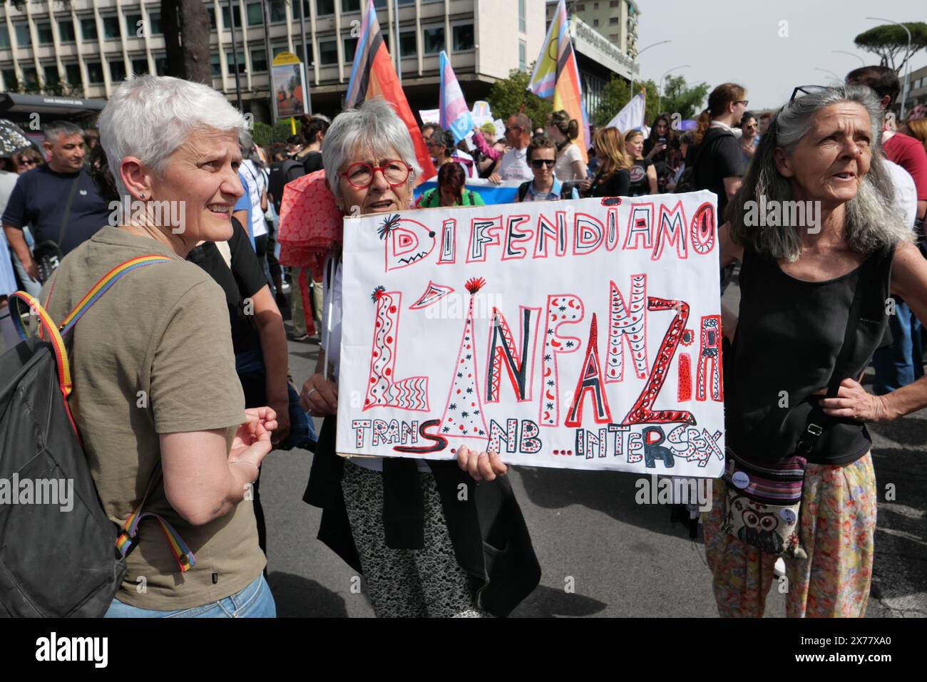 MANIFESTATION POUR LA JOURNÉE INTERNATIONALE CONTRE L'HOMOPHOBIE ET LA TRANSPHOBIE Banque D'Images