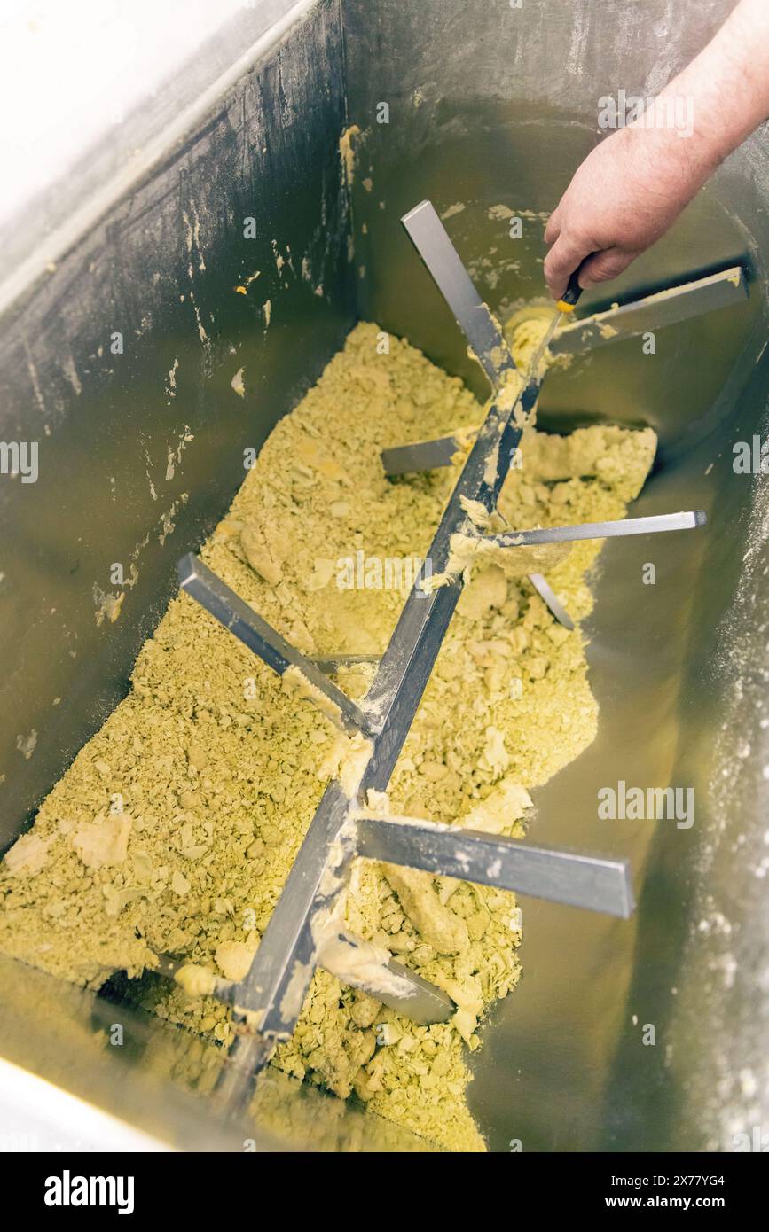 Transformation industrielle des aliments, étape de mélange de la pâte Banque D'Images