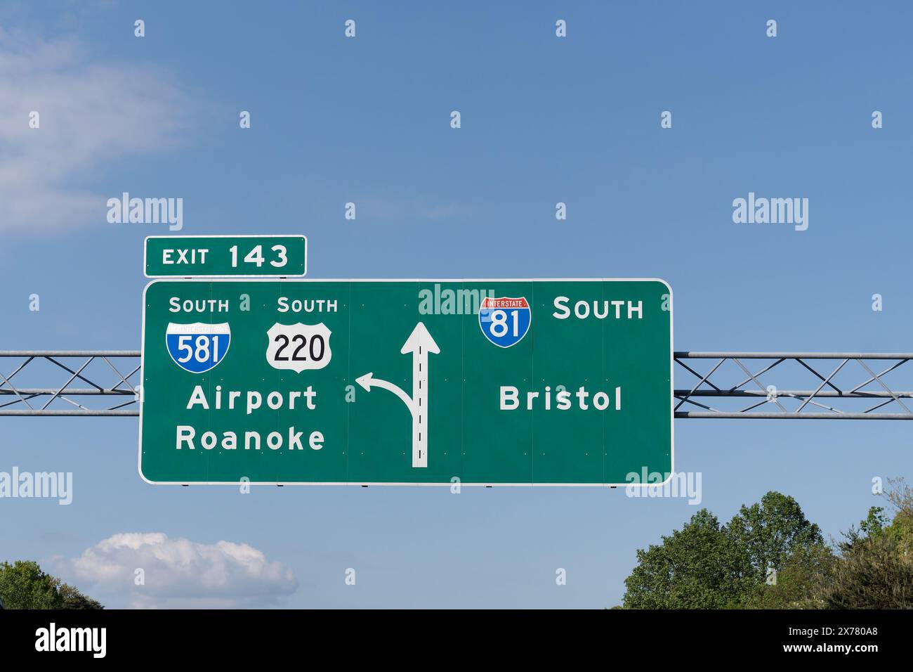 Suivez l'Interstate 81 South en direction de Bristol, Virginie/Tennessee. Prenez la sortie 143 pour l'I-581 South et l'US-220 South vers Roanoke et Roanoke-Blacksbur Banque D'Images