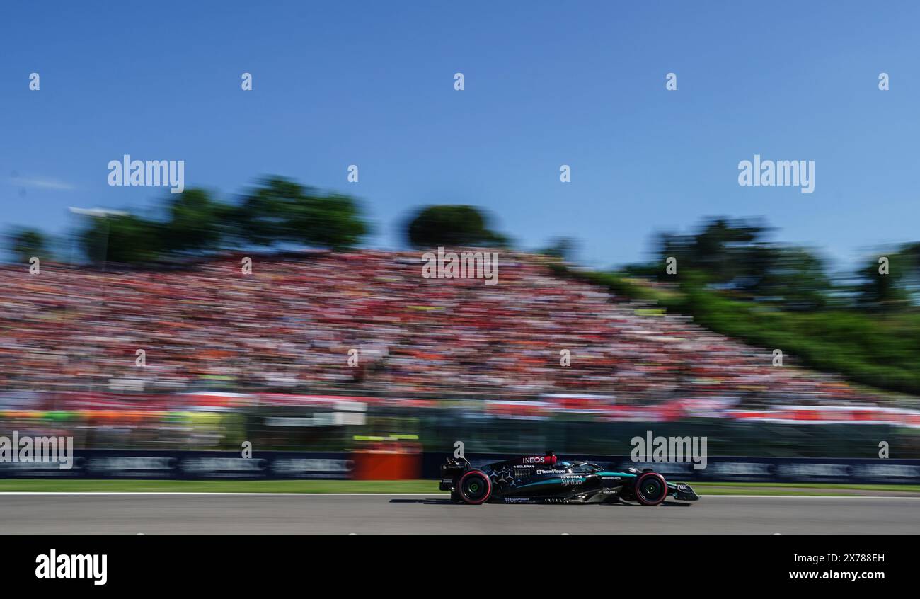 George Russell de Mercedes lors de la journée de qualification du Grand Prix d’Emilie Romagne sur le circuit Autodromo Internazionale Enzo e Dino Ferrari en Italie. Date de la photo : samedi 18 mai 2024. Banque D'Images