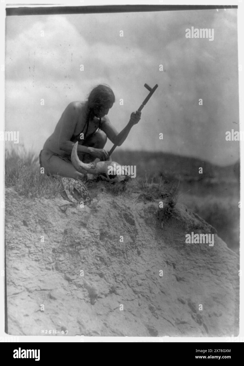 Cérémonie d'offrande Hu Kalowa Pi, n° 2511-07.. Indiens d'Amérique du Nord, vie spirituelle, 1900-1910. , Teton Indians, 1900-1910. Banque D'Images