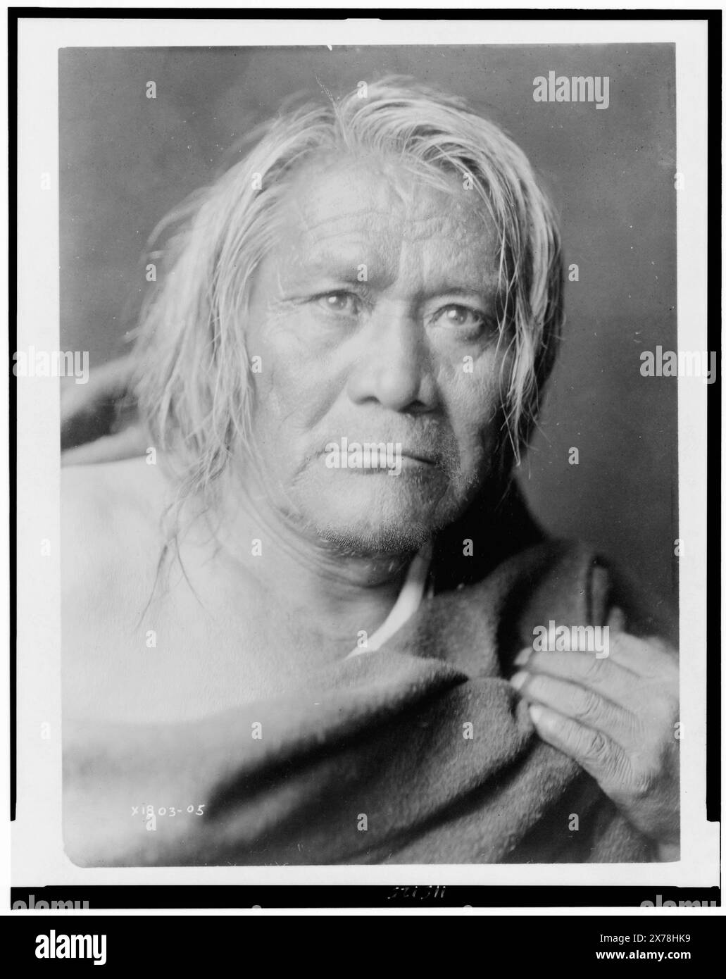 Oyi-tsa, Edward S. Curtis Collection., Curtis no. 1803-05.., publié dans : The North American Indian / Edward S. Curtis. [Seattle, Washington] : Edward S. Curtis, 1907-30, Suppl. v. 17, pl. 601. Indiens d'Amérique du Nord, 1900-1910. , Indiens Pueblo, 1900-1910. , Chefs tribaux, 1900-1910. Banque D'Images