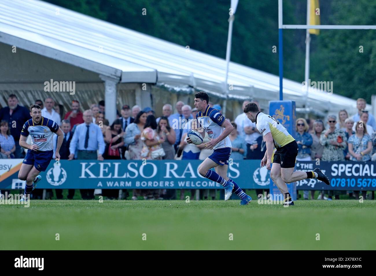 Jedburgh, Royaume-Uni. 18 mai 2024. Finale des Kings of the 7s 2023 le 121e match des JedForest Sevens à Riverside Park, Jedburgh. Vainqueurs Melrose Rugby. Vaincre les hôtes Jedforest dans une finale durement disputée Jedforest 12 Melrose 19. Vainqueur de la série Kings of the Sevens Kelso RFC. Crédit : Rob Gray/Alamy Live News Banque D'Images