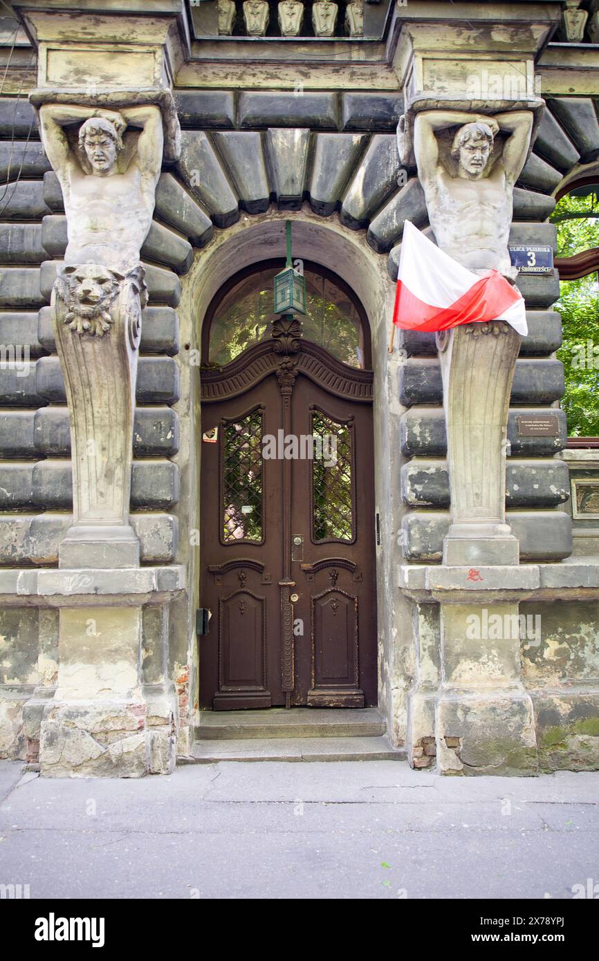 Maison de location avec Atlantas - une maison de location historique situé à Cracovie au 3 Pijarska Street, dans la vieille ville Kamienica z Atlantami ul. Pijarskiej, Banque D'Images