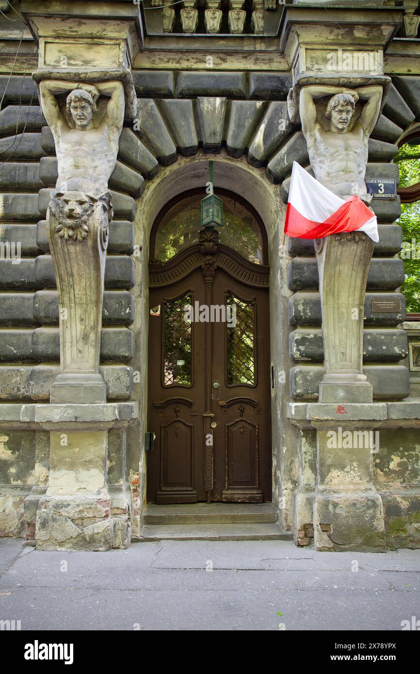 Maison de location avec Atlantas - une maison de location historique situé à Cracovie au 3 Pijarska Street, dans la vieille ville Kamienica z Atlantami ul. Pijarskiej, Banque D'Images