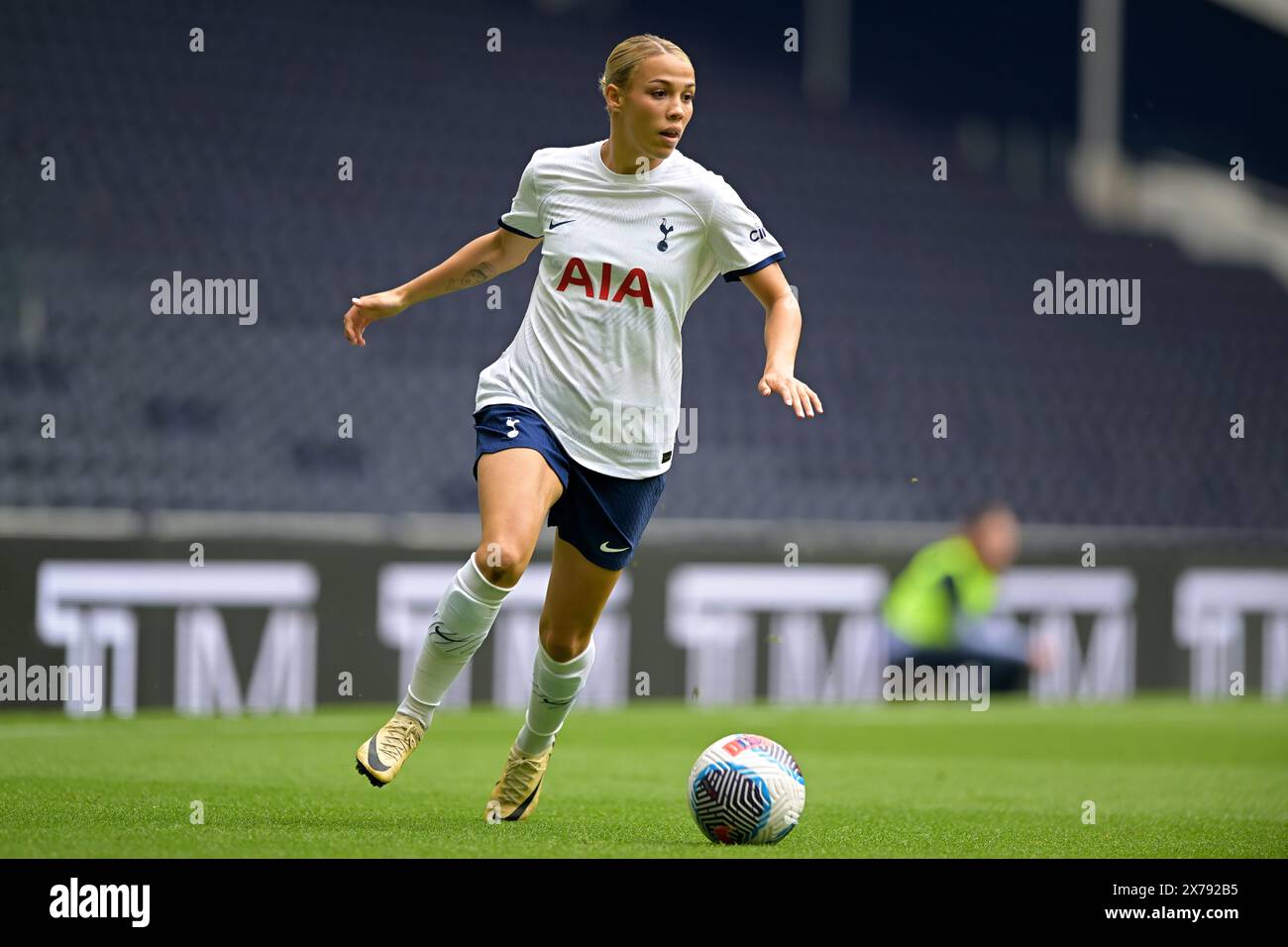 Londres, Royaume-Uni. 18 mai 2024. Celin BizetIldhusoy de Tottenham Hotspur lors du match de Super League féminine Spurs vs West Ham au Tottenham Hotspur Stadium de Londres. Crédit : MARTIN DALTON/Alamy Live News Banque D'Images