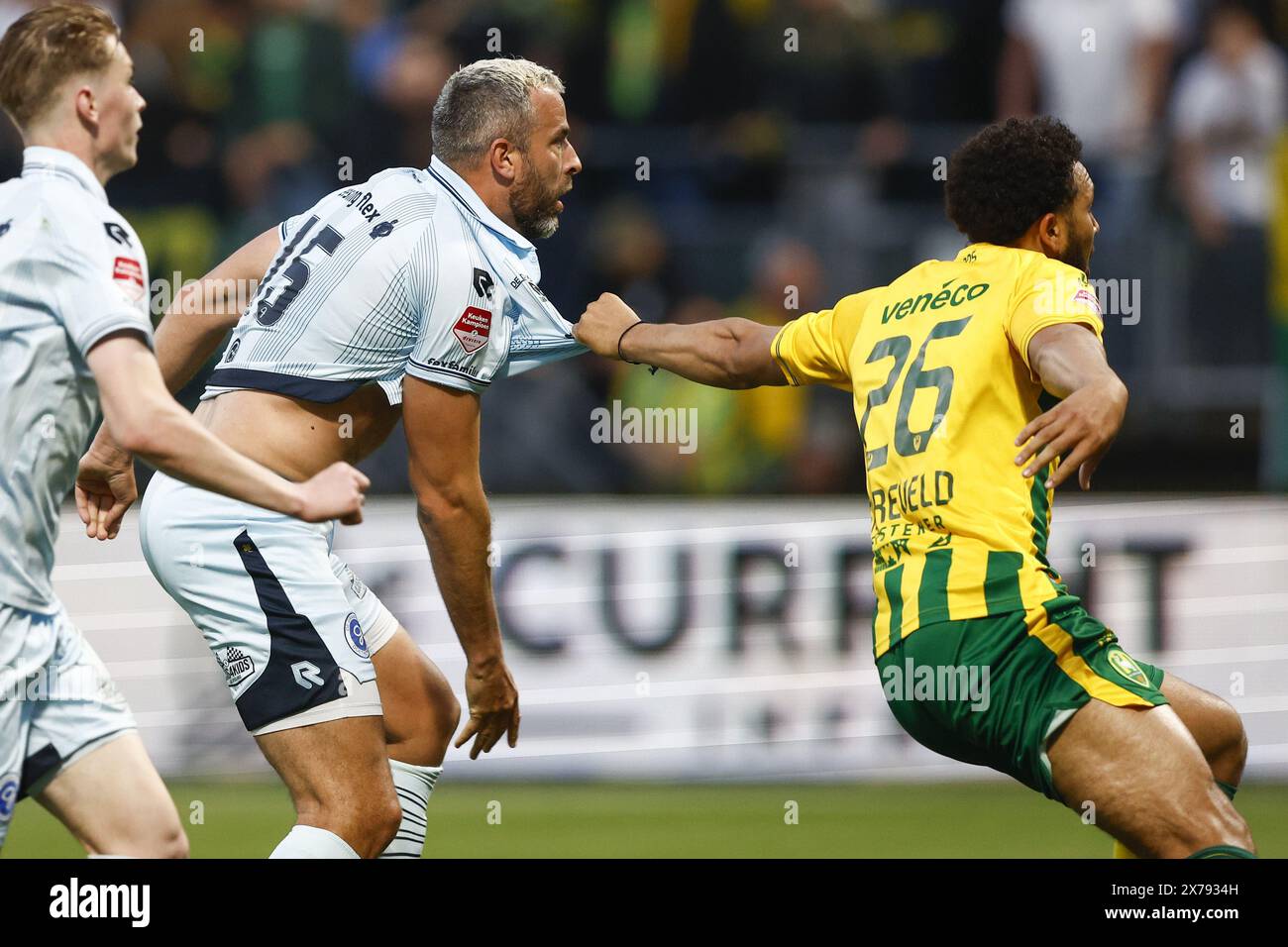 Den Haag, pays-Bas. 18 mai 2024. DEN HAAG, 18-05-2024, Bingoal Stadion, Keuken Kampioen Divisie, saison 2023/2024, match entre ADO Den Haag et de Graafschap. Ralf Seuntjes, joueur de Graafschap, et Gylermo Siereveld, joueur d'ADO Den Haag crédit : Pro Shots/Alamy Live News Banque D'Images