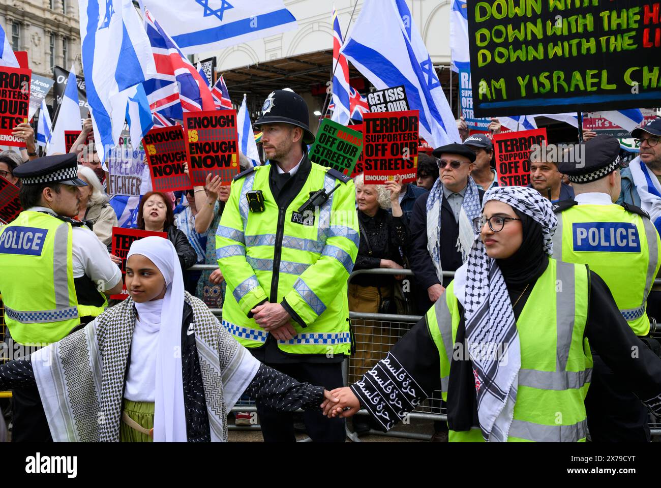 La manifestation pro-israélienne comme une marche pro-palestinienne est passée. La marche pro-palestinienne appelait à un cessez-le-feu de l'offensive militaire en cours Banque D'Images