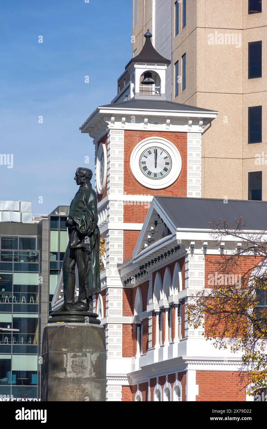 John Robert Godley Statue et ancien bureau de poste, Place de la Cathédrale, Christchurch, Canterbury, Nouvelle-Zélande Banque D'Images