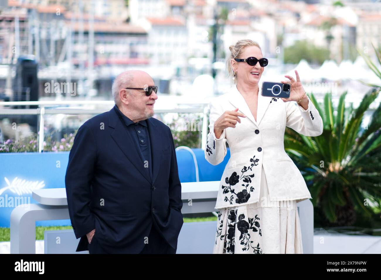 Cannes, France. 18 mai 2024. Paul Schrader et Uma Thurman posent au Photocall pour Oh Canada lors du 77e Festival de Cannes. Photo de Julie Edwards./Alamy Live News Banque D'Images