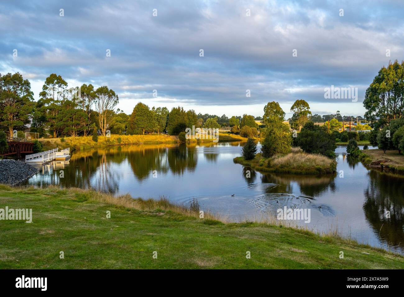 Réservoir de stockage d'eau sur la rivière Waratah, Waratah, Tasmanie Banque D'Images