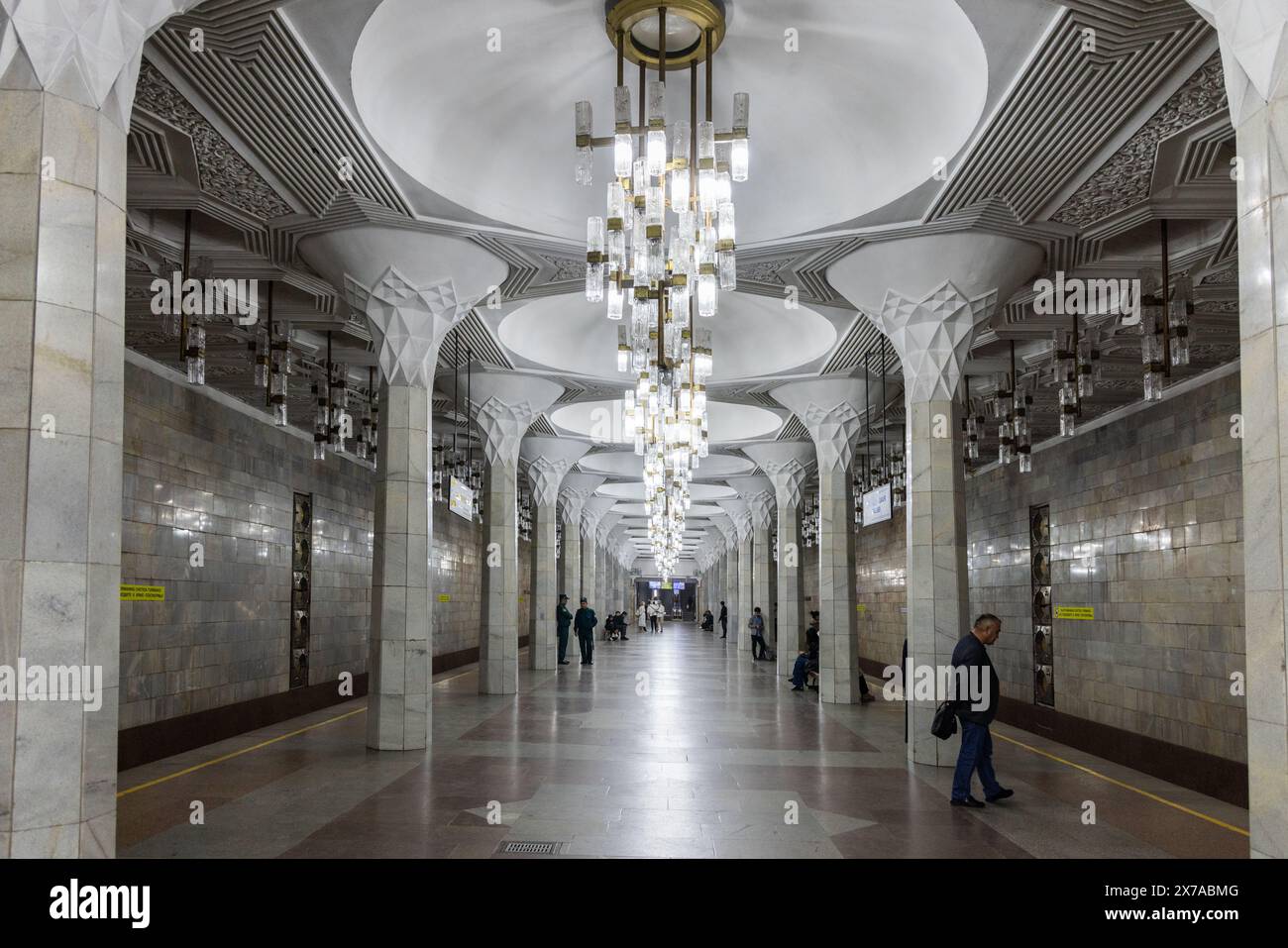 Mustakili Maydoni (place de l'indépendance) Station du métro de Tachkent, Tachkent, Ouzbékistan, Asie centrale à l'architecture moderniste Banque D'Images