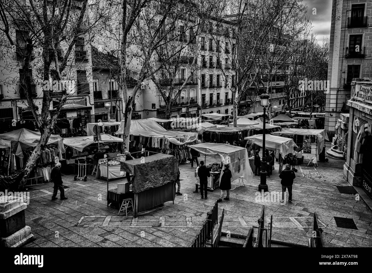 Marché aux puces El Rastro, Madrid, Espagne. Février 2022 Banque D'Images
