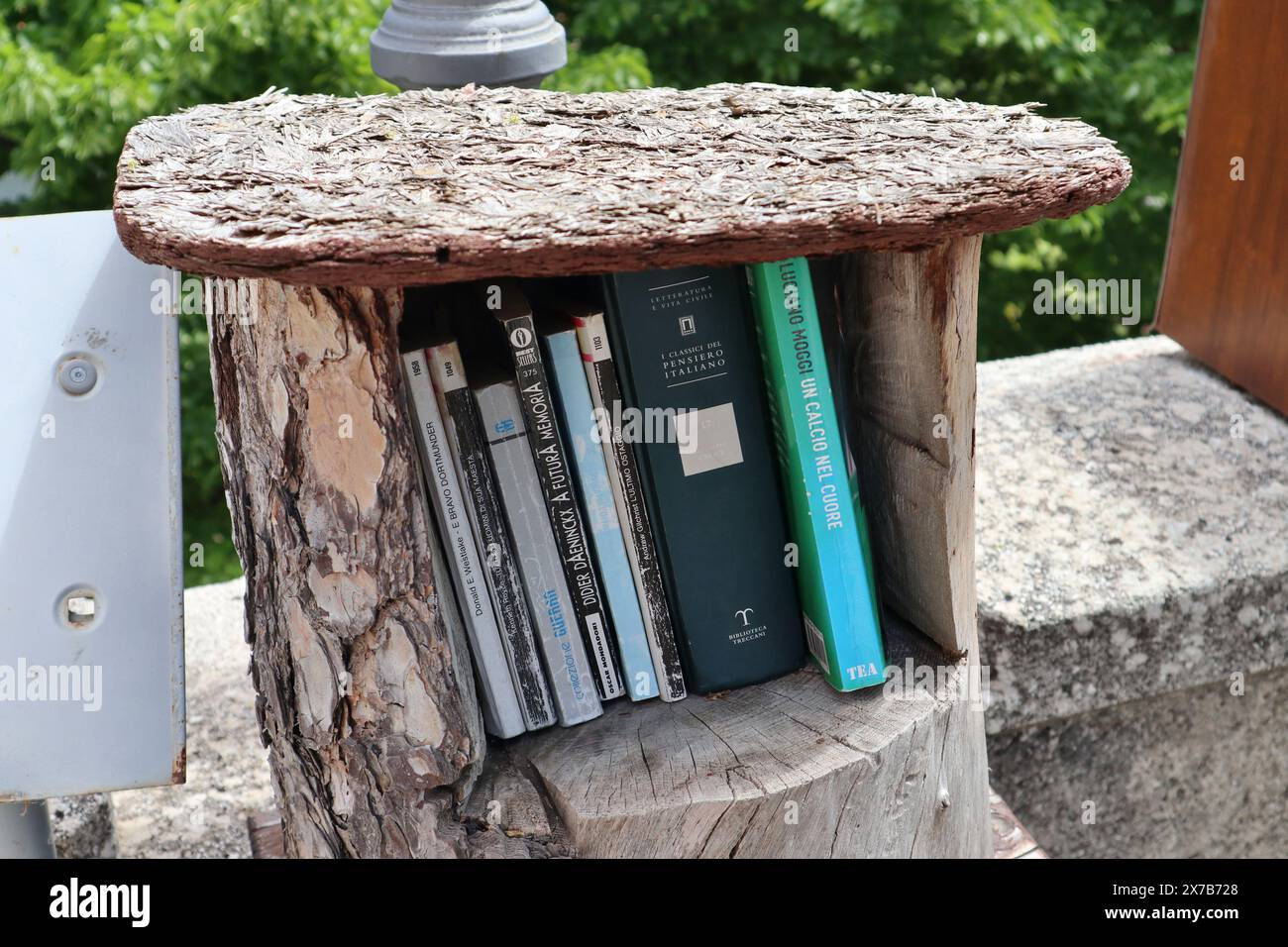 Macchiagodena - Libri sulla Terrazza della Lettura Banque D'Images