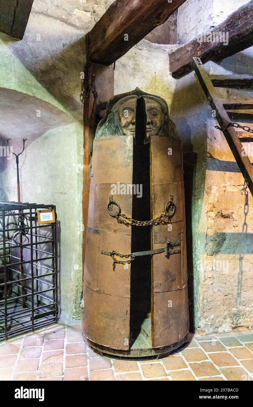 Cercueil de torture à la tour Daliborka, anciennement un donjon médiéval du XVe siècle dans la ruelle d'Or, Château de Prague, Prague, République tchèque Banque D'Images