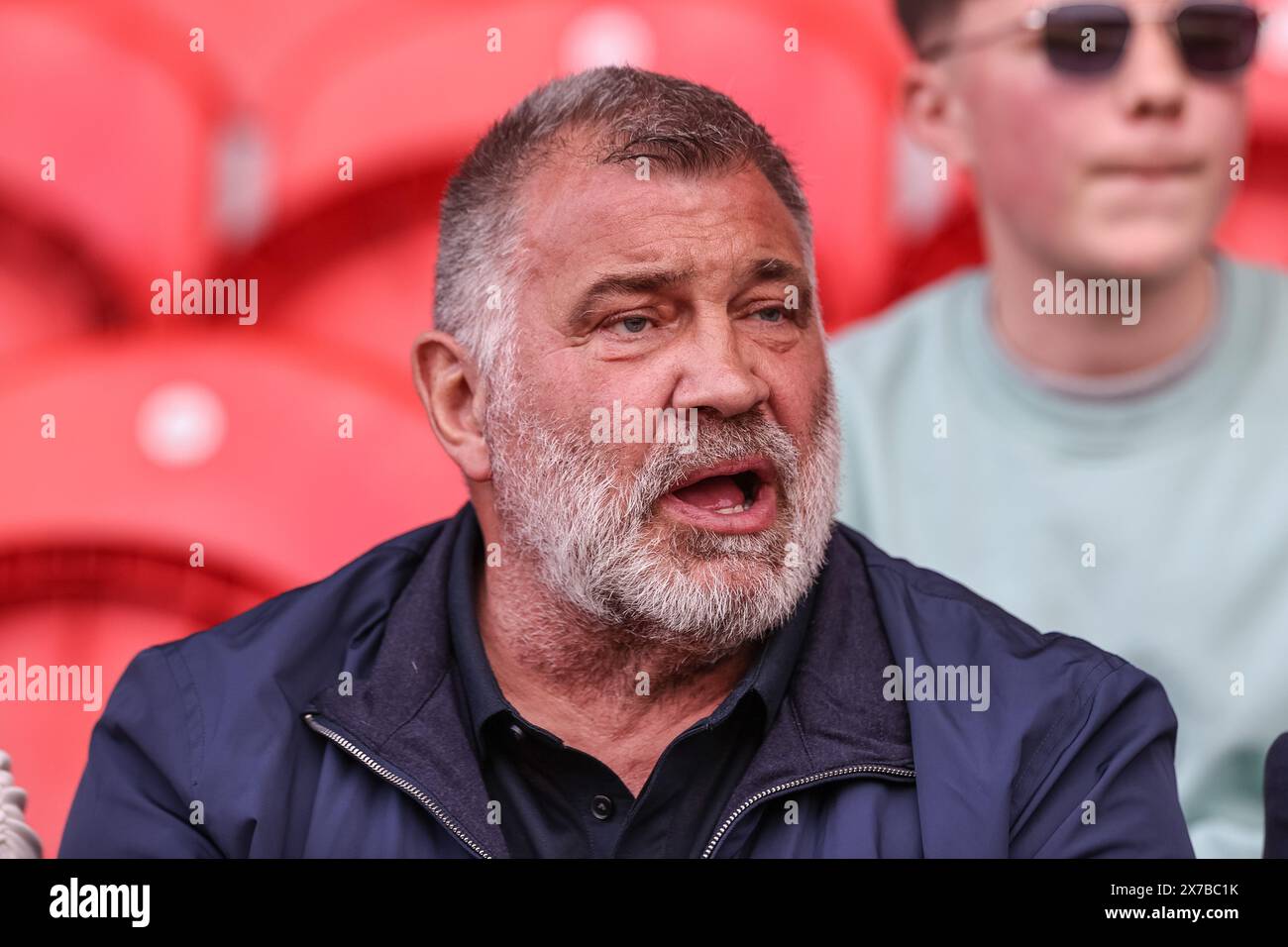 Doncaster, Royaume-Uni. 18 mai 2024. Shaun empêche le manager de l'Angleterre Rugby League de regarder le match pendant la demi-finale de la Betfred Challenge Cup Hull KR contre Wigan Warriors au stade Eco-Power, Doncaster, Royaume-Uni, le 18 mai 2024 (photo par Mark Cosgrove/News images) à Doncaster, Royaume-Uni, le 18/05/2024. (Photo de Mark Cosgrove/News images/SIPA USA) crédit : SIPA USA/Alamy Live News Banque D'Images