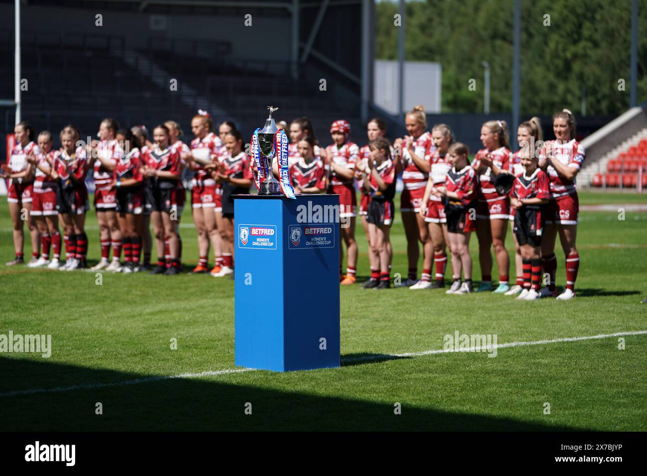 St Helens, Merseyside, Royaume-Uni. 19 mai 2024. Betfred Challenge Cup Rugby : Wigan Warriors Women vs Leeds Rhinos Women au Totally Wicked Stadium. Les guerriers Wigan s'alignent avant le coup d'envoi de leur demi-finale contre Leeds Rhinos. Crédit James Giblin Photography/Alamy Live News. Banque D'Images