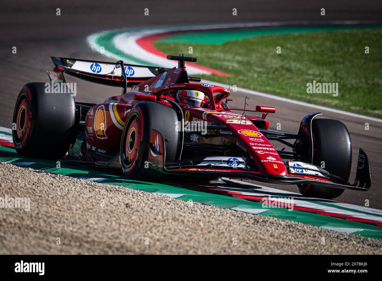 Charles Leclerc, pilote monégasque de la Scuderia Ferrari, participe à la séance qualificative du Grand Prix d’Emilie Romagne. (Photo Andreja Cencic / SOPA images/SIPA USA) Banque D'Images