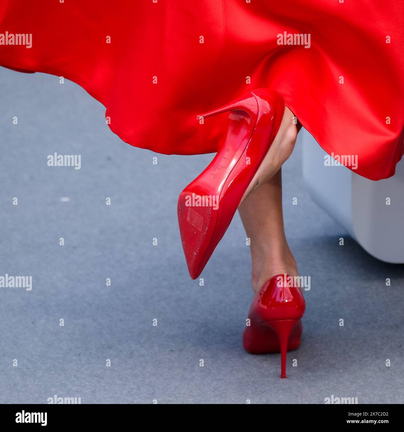 Cannes, France. 19 mai 2024. Selena Gomez pose au Photocall pour Emilia Perez lors du 77ème Festival de Cannes. Détail de mode - Chaussures. Photo de Julie Edwards./Alamy Live News Banque D'Images