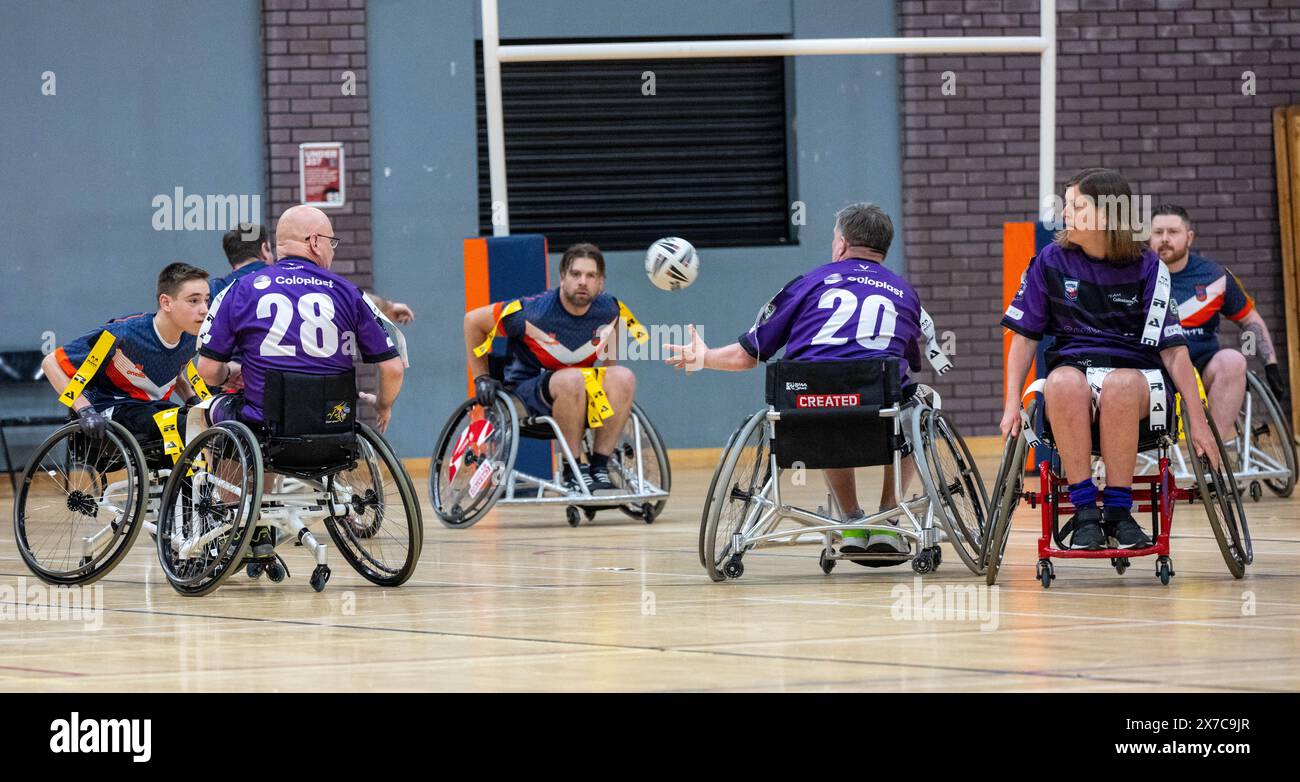 Brentwood Essex 19 mai 2024 Wheelchair Rugby League : Brentwood Eels (chemise dépouillée, étiquettes jaunes) vs Team colostomy UK (chemises violettes, étiquettes blanches) au Brentwood Centre, Brentwood Essex UK crédit : Ian Davidson/Alamy Live News Banque D'Images