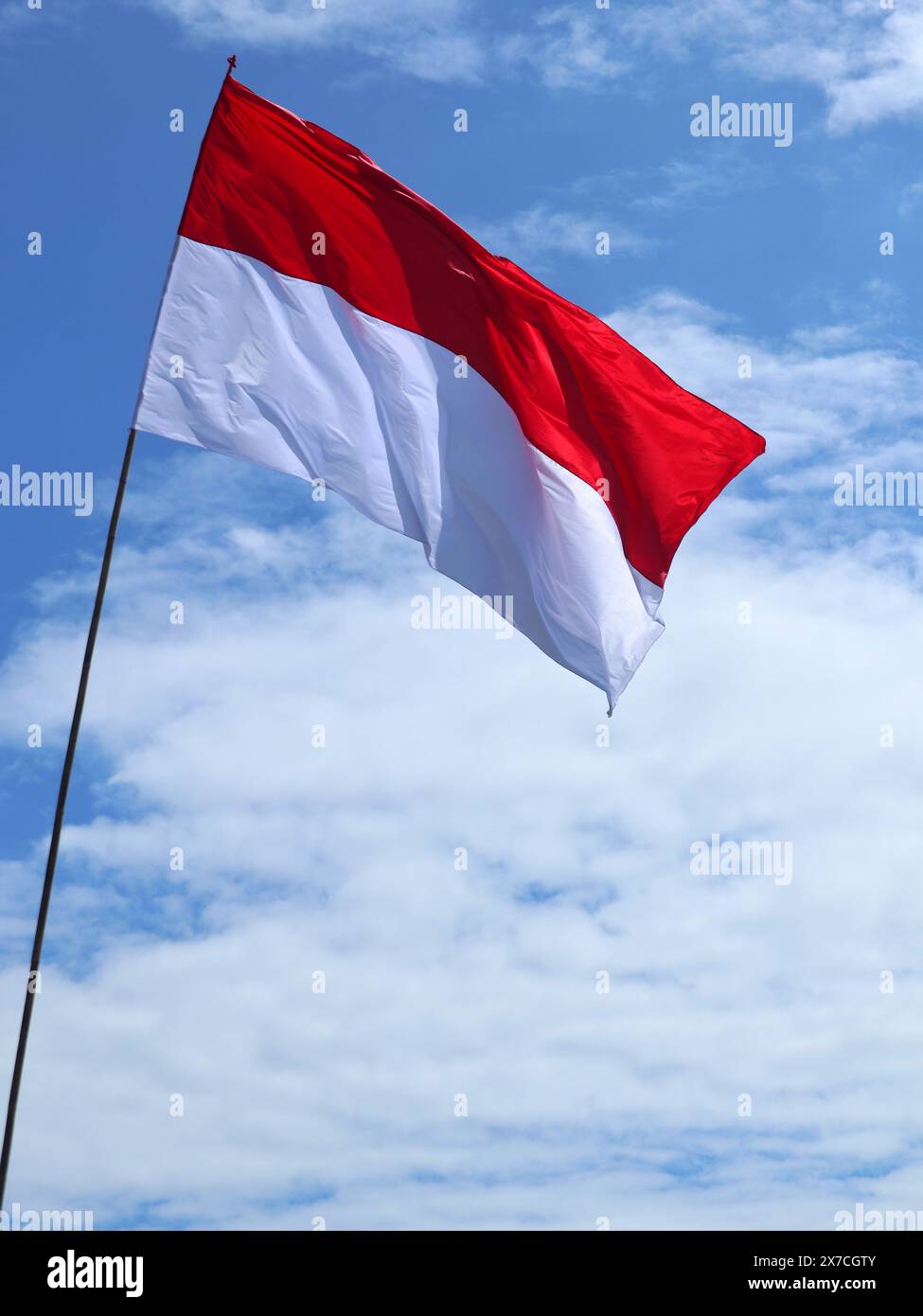 Le drapeau indonésien flotte pendant la célébration du jour de l'indépendance indonésienne Banque D'Images