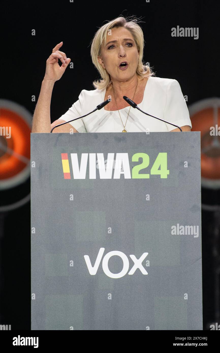Madrid, Espagne. 19 mai 2024. Marine le Pen, présidente du rassemblement national à l'Assemblée nationale de France, s'exprimant lors de la conférence 'Europa Viva 24' organisée par le parti d'extrême droite Vox au Palacio de Vistalegre. Des politiciens d’extrême droite de différents pays ont participé à la convention qui a lieu avant les élections européennes. Crédit : Marcos del Mazo/Alamy Live News Banque D'Images