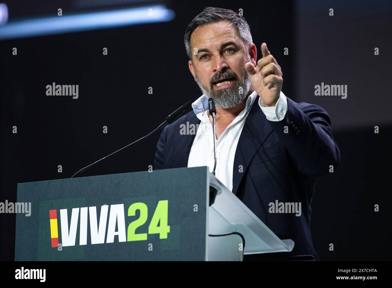 Madrid, Espagne. 19 mai 2024. Santiago Abascal, leader du parti d'extrême droite VOX, s'exprimant lors de la conférence "Europa Viva 24" au Palacio de Vistalegre. Des politiciens d’extrême droite de différents pays ont participé à la convention qui a lieu avant les élections européennes. Crédit : Marcos del Mazo/Alamy Live News Banque D'Images