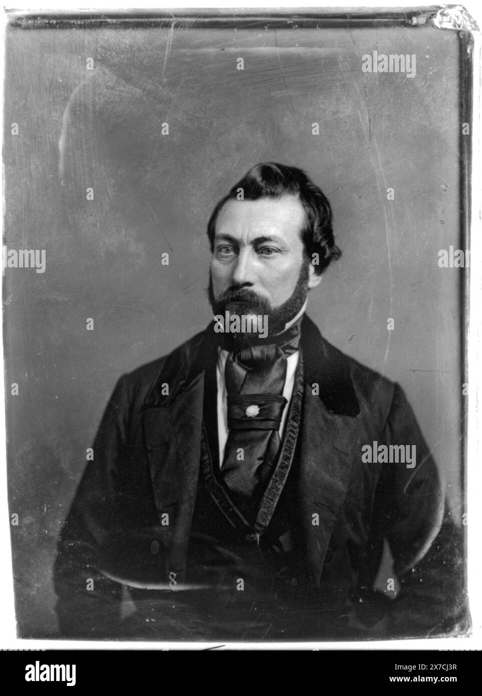 Homme non identifié, peut-être Lyman Fiske, portrait de la tête et des épaules, visage complet, photographe non identifié., cas : double cas, variante du Rinhart 139., rayé au dos de la planche : L.F., note d'accompagnement : Lyman Fiske, père, Harrison Grey Fiske., transfert ; Division manuscrite; 1962 ; (DLC/PP-1962:R08)., fait partie de : Minnie Maddern Fiske Papers, 1884-1932 , fait partie de : Daguerréotype collection , . Banque D'Images