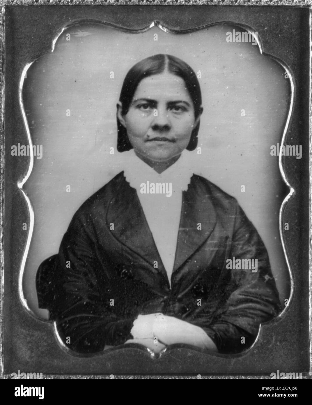 Lucy Stone, portrait de la tête et des épaules d'une femme, face au devant, photographe est G. W. Bartlett, New Albany, Ind., cas : motif floral., date et photographe de la documentation d'accompagnement dans les papiers de la famille Blackwell., fait partie de : matériaux visuels des papiers de la famille Blackwell., fait partie de : collection daguerréotype , transfert ; Division des manuscrits; 2014 ; (DLC/PP-2014:032). Stone, Lucy, 1818-1893. Banque D'Images