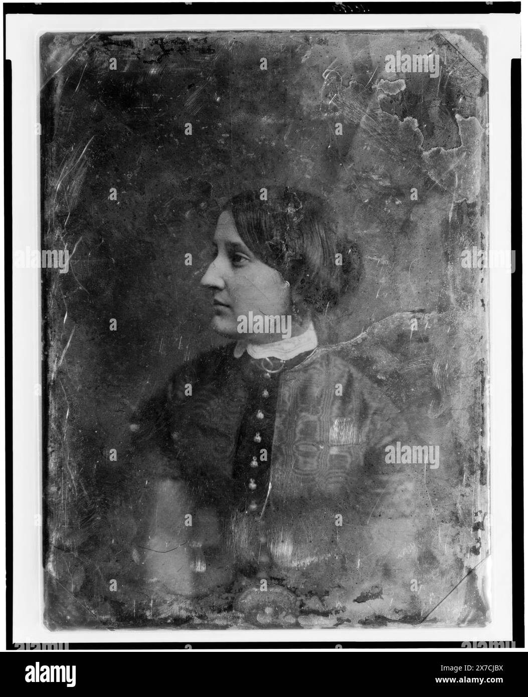 Femme non identifiée, environ 25 ans, portrait en demi-longueur, aux trois quarts à gauche, la tête presque de profil, transfert ; U.S. War College ; 1920 ; (DLC/PP-1920:46153)., fait partie de : collection daguerréotype , produite par le studio de Mathew Brady. Banque D'Images