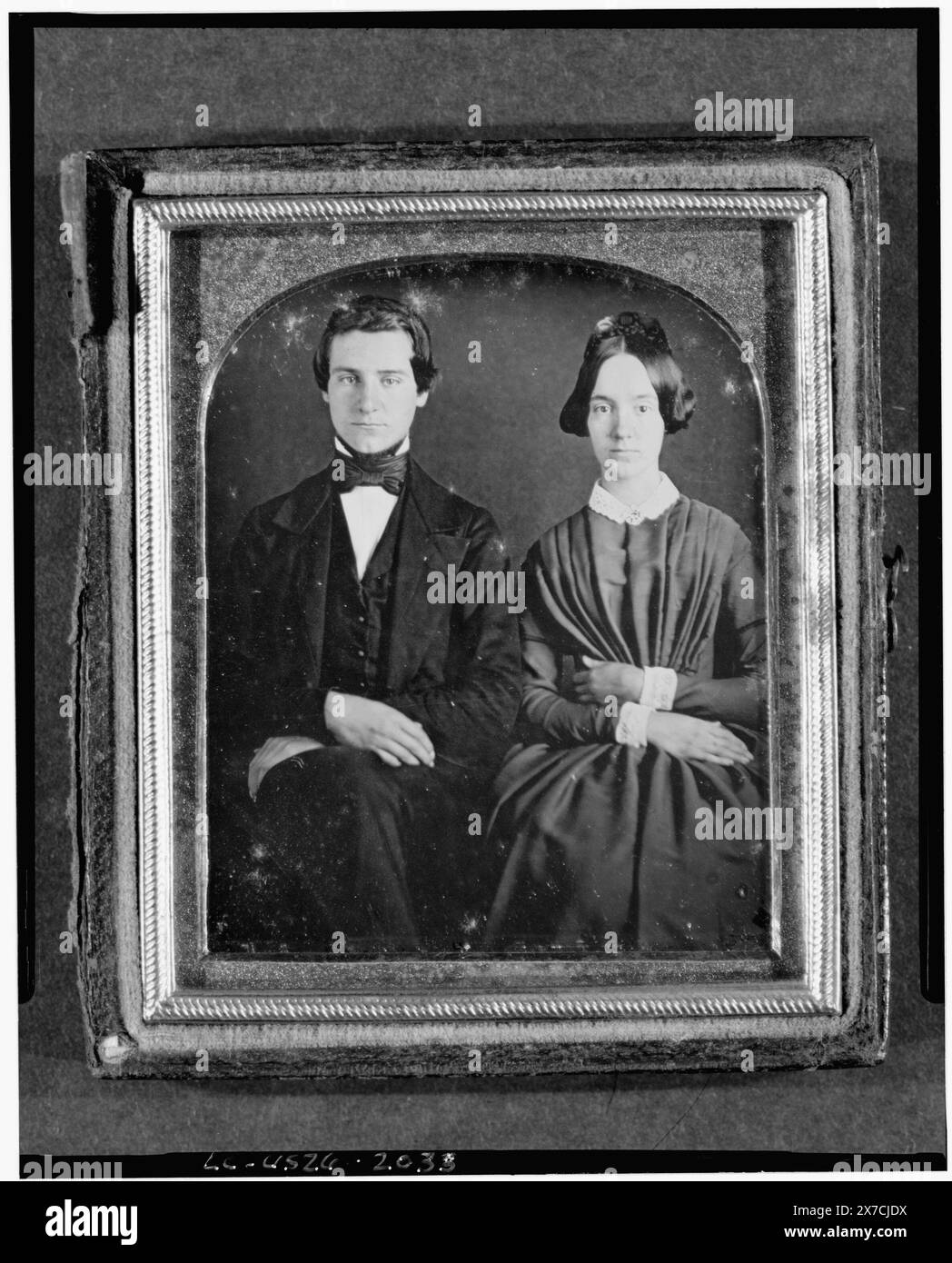 Erasmus Darwin et Emily Cooper, portrait de trois quarts, assis, photographe non identifié., cas : Rinhart 138., note d'accompagnement à l'intérieur de l'affaire : frère et soeur, Darwin et Emily Cooper. Addie Hatch, 28 février 1863, Moravie., transfert; Manuscript Division ; 1980 ; (DLC/PP-1980:045)., fait partie de : Cooper Curtice Papers, 1822-1950, fait partie de : Daguerréotype collection Cooper, Emily Gibson, 1829-1922. , Cooper, Erasmus Darwin, 1827-1905. Banque D'Images