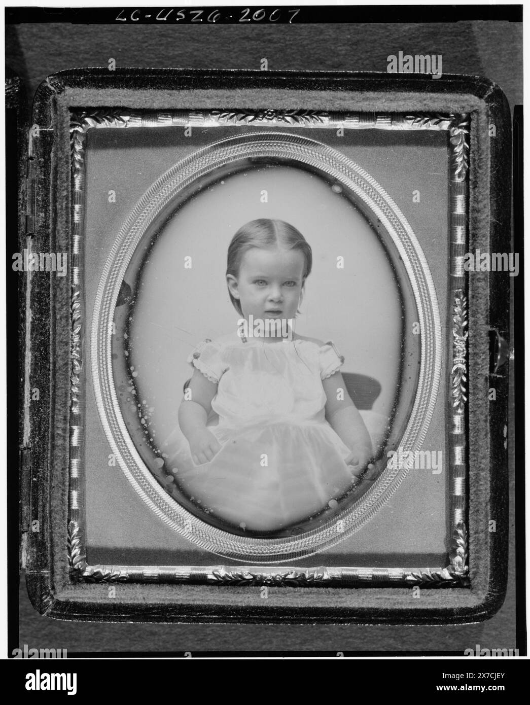 Mabel Hubbard Gardiner Bell comme une fille, portrait en demi-longueur, face avant, photographe non identifié., Hallmark : Rinhart 20a., étui : cuir Uni, bouton-poussoir., transfert ; Division manuscrit ; 1975; (DLC/PP-1975:199)., fait partie de : Gilbert H. Grosvenor collection de photographies de la famille Alexander Graham Bell , fait partie de : Daguerréotype collection Bell, Mabel Gardiner Hubbard, 1857-1923. Banque D'Images