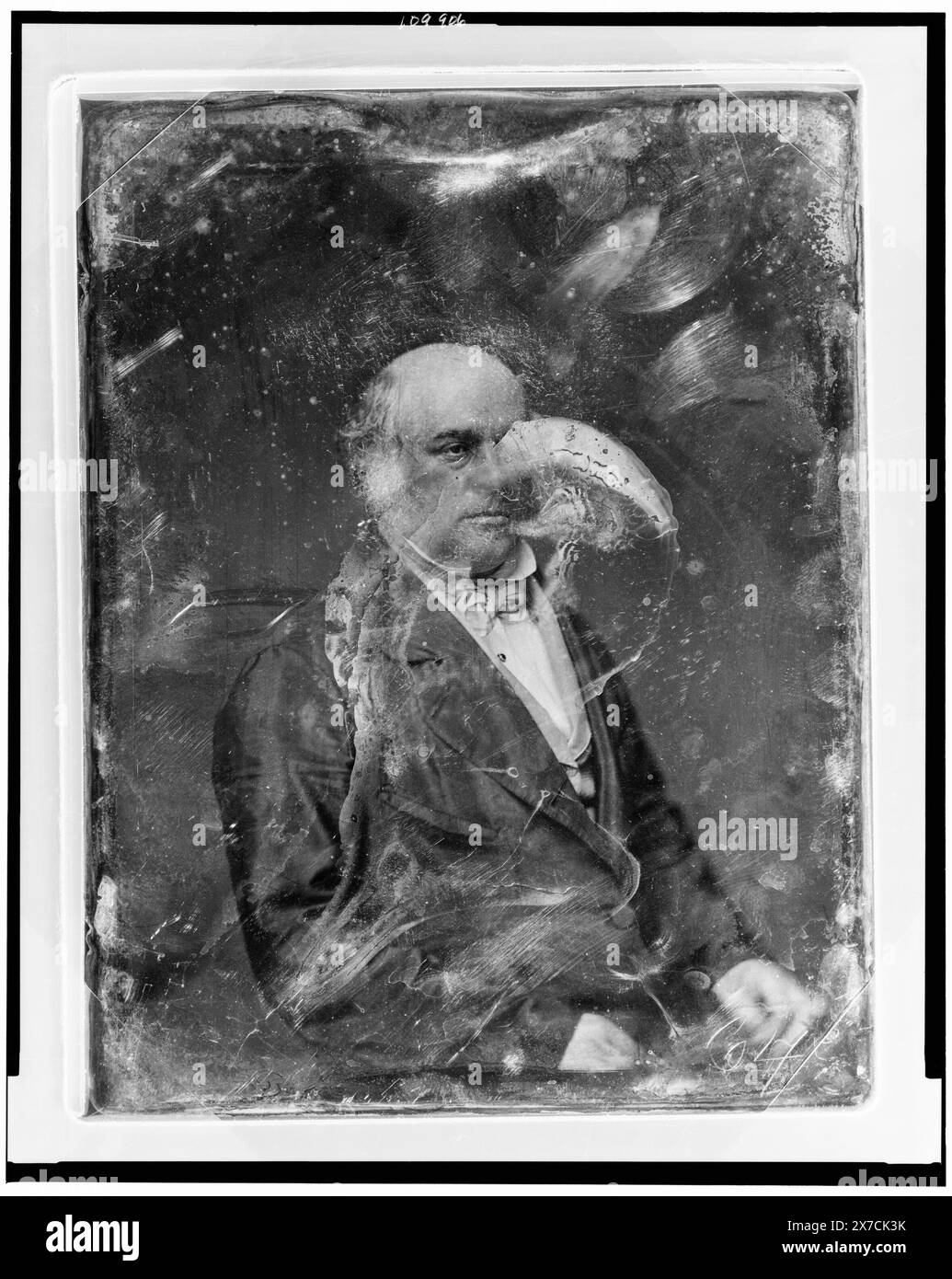 James Bruce Elgin, 8e comte d'Elgin, portrait de la tête et des épaules, trois quarts à droite, identification du DAG 431A qui a été identifié à partir d'une gravure sur bois d'un ambrotype par Brady dans Harper's Weekly, 6 juin 1857, p. 357., rayé sur la face de la plaque : 64. Rayé au dos de la plaque : 80., Transfer ; U.S. War College ; 1920 ; (DLC/PP-1920:46153)., fait partie de : collection daguerréotype , produite par le studio de Mathew Brady.. Elgin, James Bruce, comte de, 1811-1863. Banque D'Images