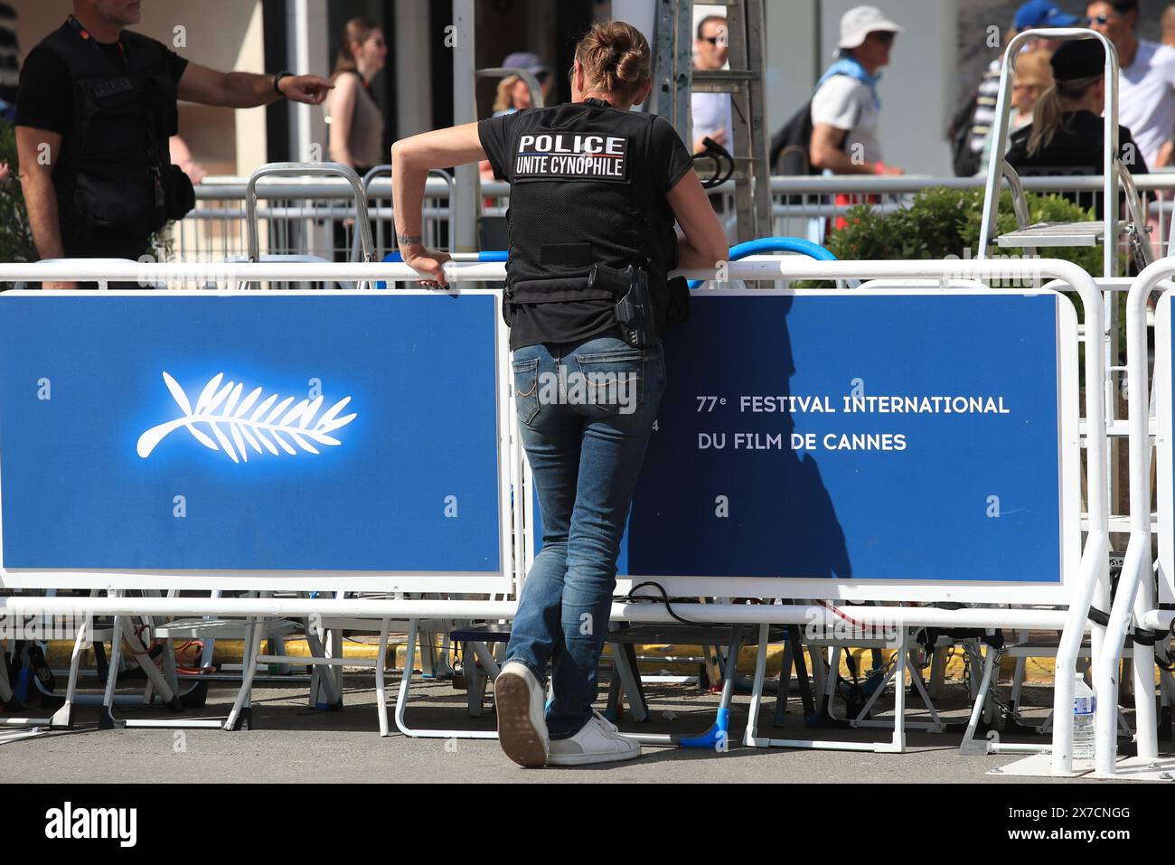 Cannes, France. 19 mai 2024. © Pierre Teyssot/MAXPPP ; 'Festival International du film de Cannes' 77ème édition du Festival de Cannes à Cannes, dans le sud de la France, le 19 mai 2024. La police au travail © Pierre Teyssot/Maxppp le 77e festival international du film de Cannes a lieu du 14 au 25 mai 2024 crédit : MAXPPP/Alamy Live News Banque D'Images