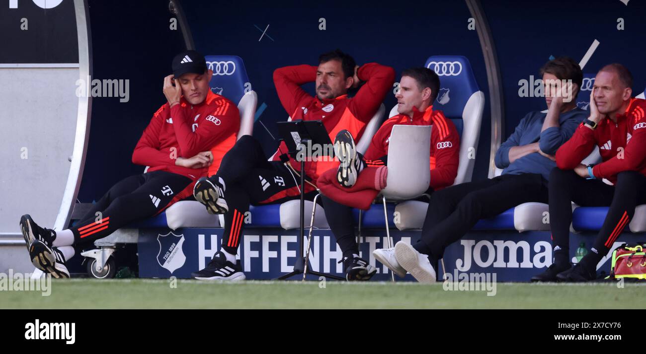 SINSHEIM, ALLEMAGNE - 18 MAI : entraîneur Thomas Tuchel du Bayern Muenchen avec Zsolt Loew Co entraîneur du FC Bayern Muenchen , Arno Michels Co entraîneur du FC Bayern Muenchen et Christoph Freund directeur sportif du FC Bayern München déçus lors du match de Bundesliga entre le TSG Hoffenheim et le FC Bayern München à la PreZero-Arena le 18 mai 2024 à Sinsheim, Allemagne. © diebilderwelt / Alamy Stock Banque D'Images