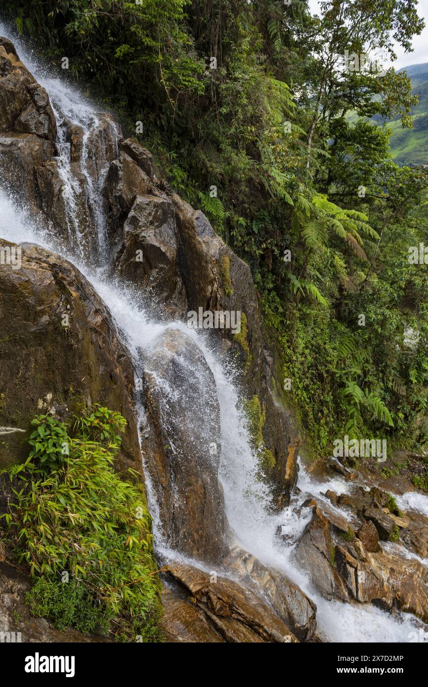 Cascada Velo de Novia près de la ville équatorienne de Zamora Banque D'Images