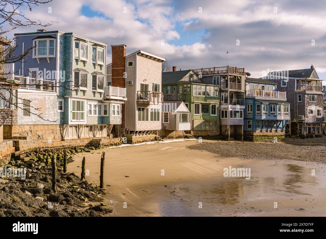 Rockport, ma, US-21 février 2024 : bâtiments colorés dans le village de pêcheurs historique de Rockport, Massachusetts est une destination touristique populaire wi Banque D'Images