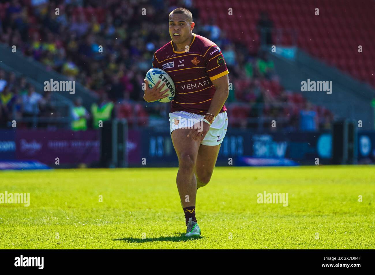 St Helens, Merseyside, Royaume-Uni. 19 mai 2024. Betfred Challenge Cup Rugby : Huddersfield Giants vs Warrington Wolves au Totally Wicked Stadium. TUIMOALA LOLOLOHEA en cours de balle. Crédit James Giblin Photography/Alamy Live News. Banque D'Images