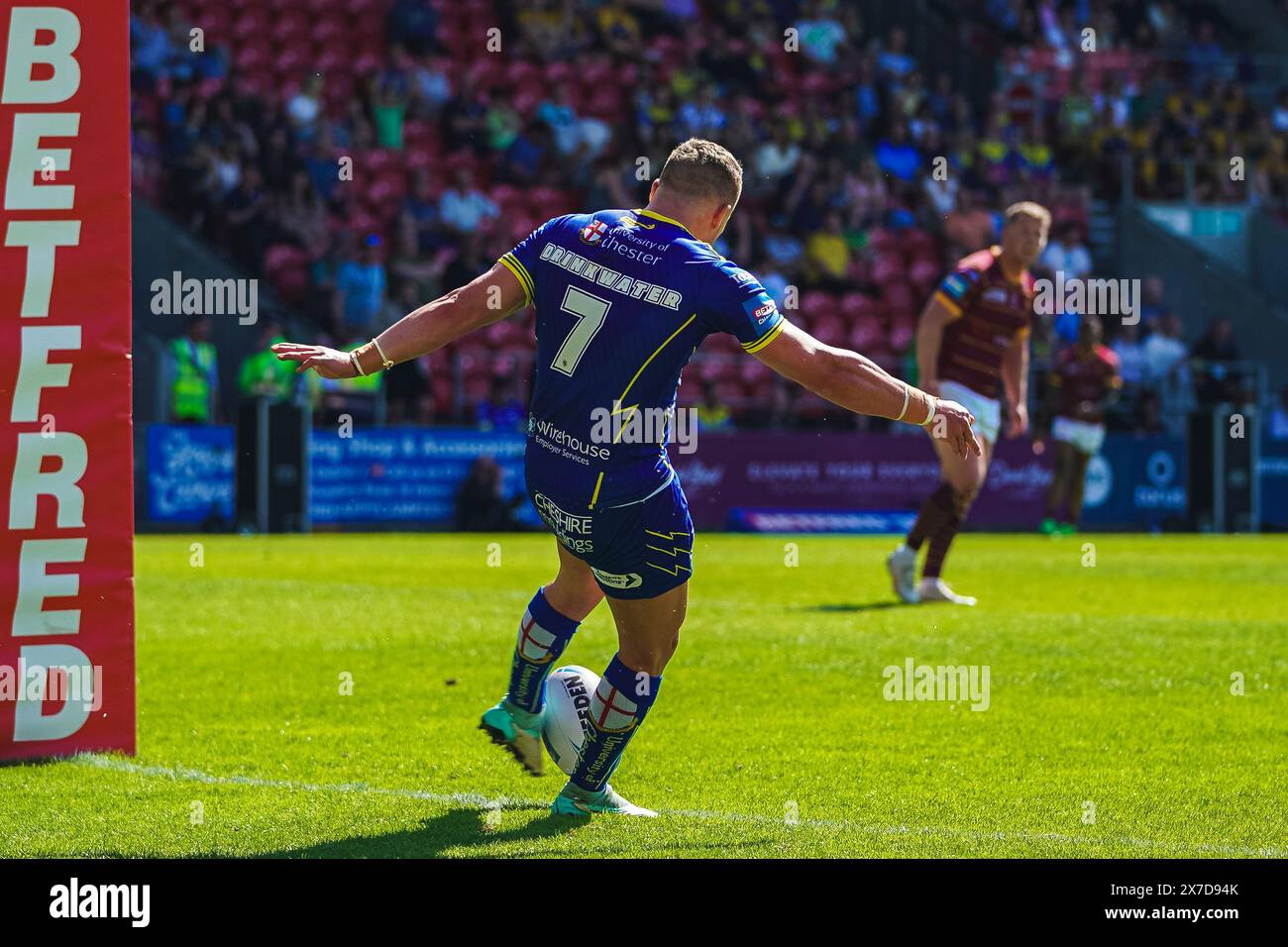 St Helens, Merseyside, Royaume-Uni. 19 mai 2024. Betfred Challenge Cup Rugby : Huddersfield Giants vs Warrington Wolves au Totally Wicked Stadium. JOSH DRINKWATER tombe de sous leurs bâtons après Huddersfield force la ligne de but de tomber. Crédit James Giblin Photography/Alamy Live News. Banque D'Images