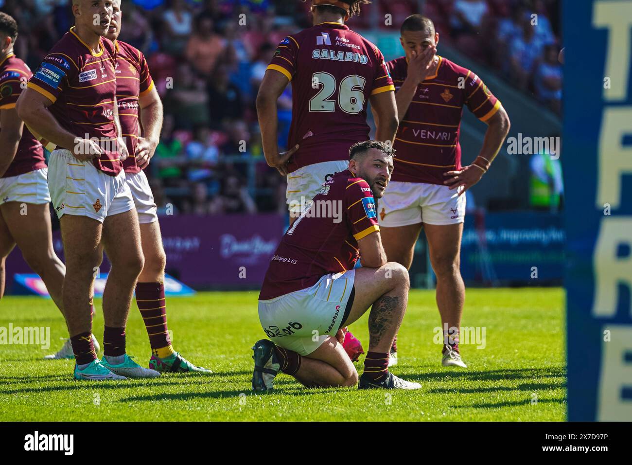St Helens, Merseyside, Royaume-Uni. 19 mai 2024. Betfred Challenge Cup Rugby : Huddersfield Giants vs Warrington Wolves au Totally Wicked Stadium. Jake Connor prend un genou après une rencontre avec les deux équipes. Crédit James Giblin Photography/Alamy Live News. Banque D'Images