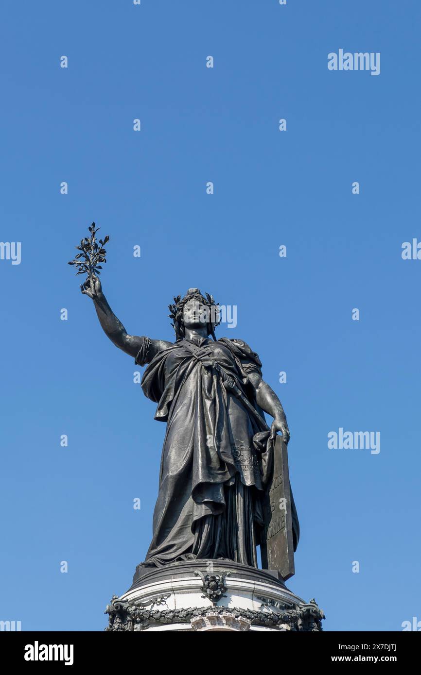 Statue de Marianne, personnification de la République française, place de la République, 11ème arrondissement. Paris, France, Europe, UE - espace copie Banque D'Images