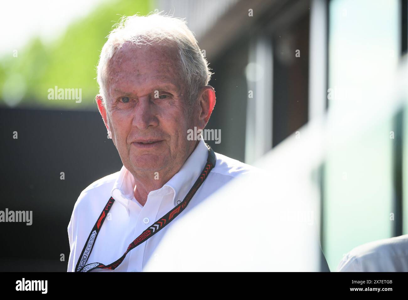 Imola, Italie. 18 mai 2024. Helmut Marko, responsable du programme de développement des pilotes de Red Bull Racing, est vu dans le paddock de F1 après la séance de qualification de la formule 1 MSC Cruises Gran Premio del Made in Italy e Dell' Emilia-Romagna à l'Autodromo Enzo e Dino Ferrari del Imola. (Photo de jure Makovec/SOPA images/SIPA USA) crédit : Sipa USA/Alamy Live News Banque D'Images