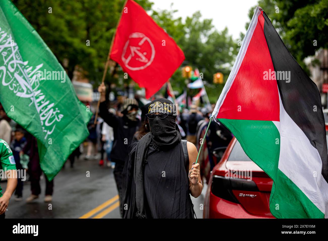 BROOKLYN, NEW YORK - 18 MAI : des centaines de manifestants pro-palestiniens participent à un rassemblement et à une marche pour commémorer le 76e anniversaire de la Journée de la Nakba le mercredi 18 mai 2024 dans le quartier de Brooklyn à New York. La Nakba, qui signifie «catastrophe» en arabe, est marquée chaque année par les Palestiniens le 15 mai pour se souvenir de l'expulsion de centaines de milliers de personnes de leurs maisons et de leurs terres en 1948 après la fondation d'Israël. (Photo de Michael Nigro/Sipa USA) crédit : Sipa USA/Alamy Live News Banque D'Images