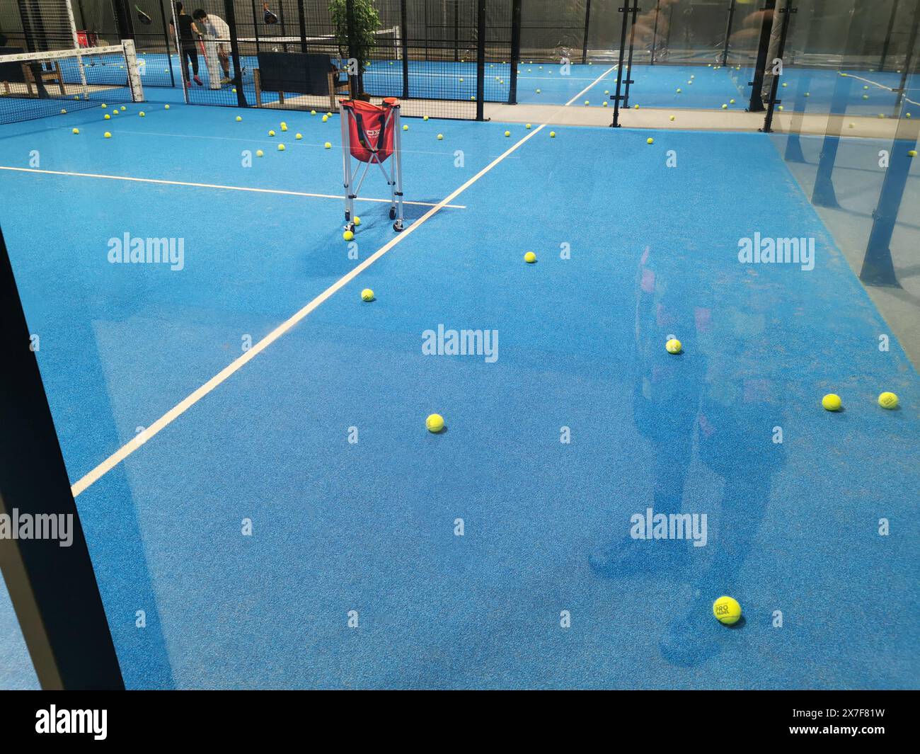 Ukraine, Kiev, 05 mai 2024 court de paddle-tennis après un match Banque D'Images