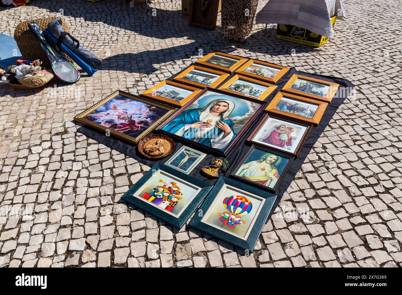 Marché d'antiquités sur la promenade de Vila Real de Santo Antonio, Algarve orientale, Algarve, Portugal, Europe Banque D'Images