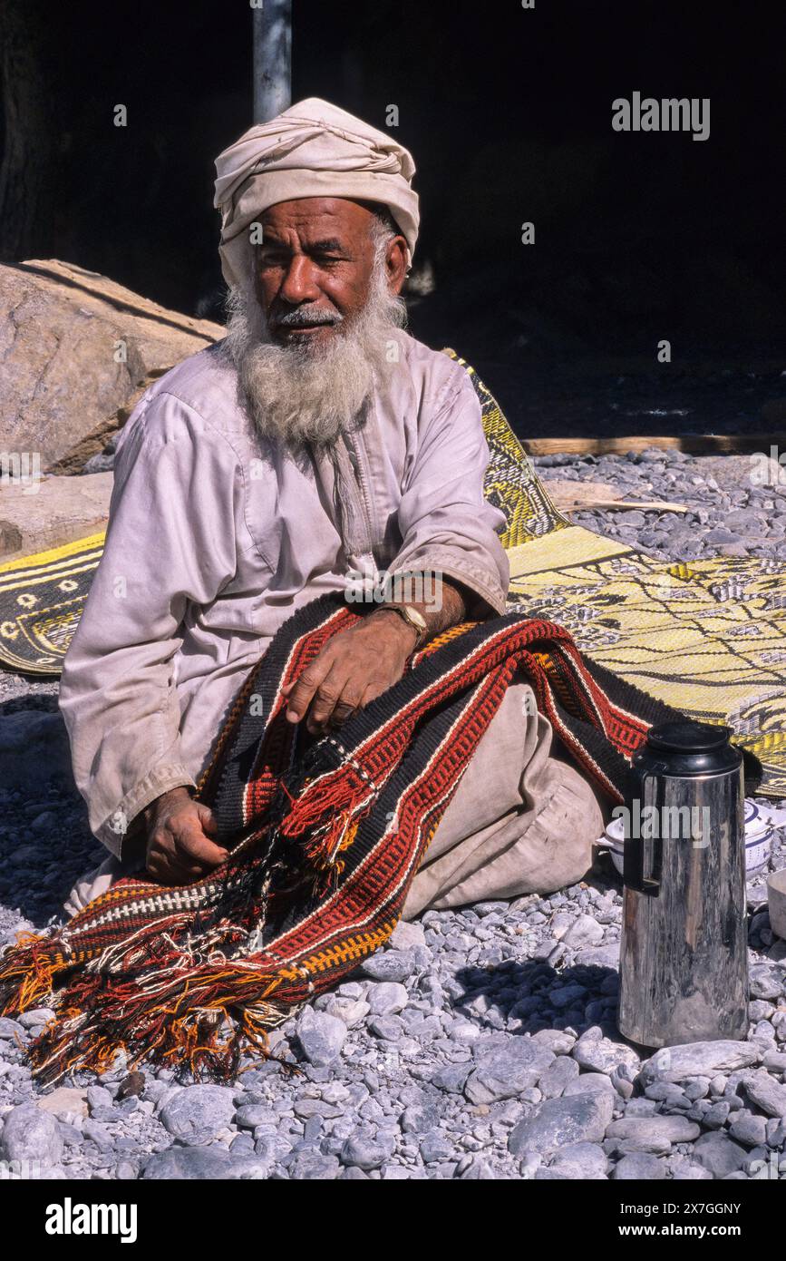 , Wadi Nakhr Ghul, Djebel Akhdar, Oman, Péninsule Arabique, au Moyen-Orient - Mâle Omanais Weaver. Banque D'Images