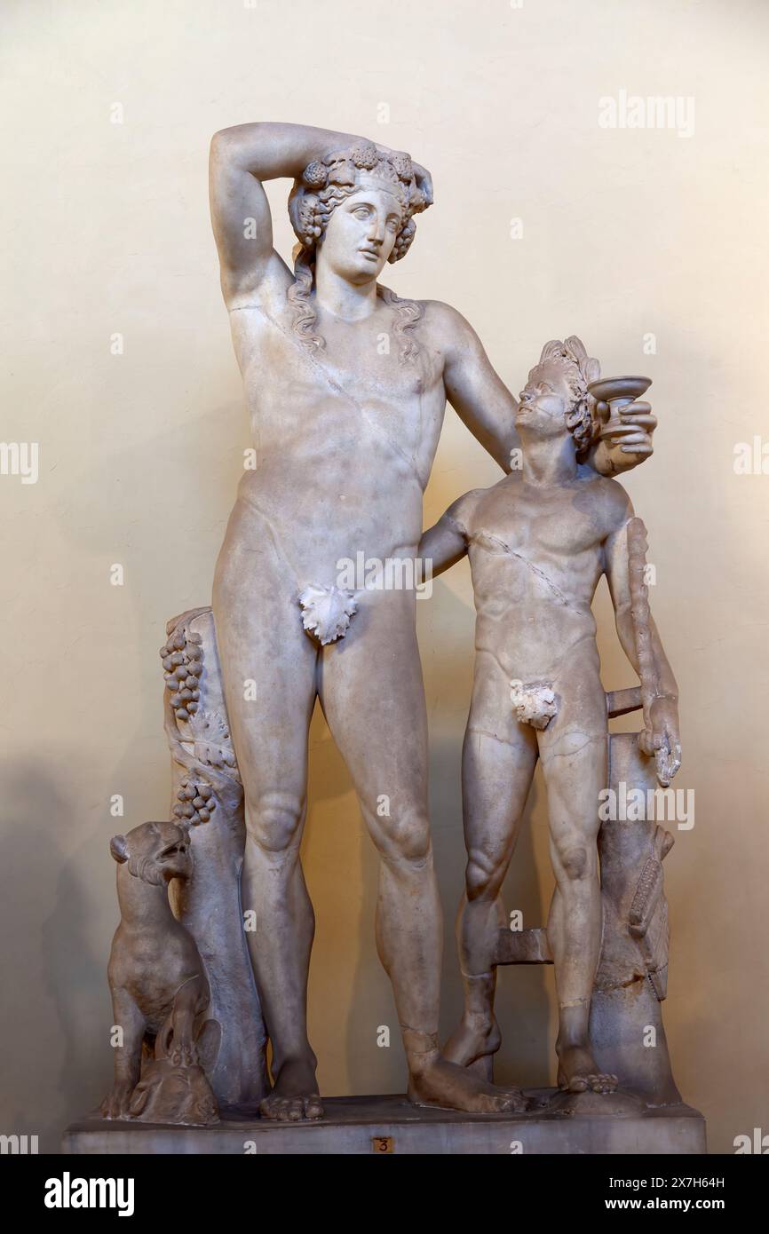 Groupe de statues représentant le Dieu Dionysos avec un jeune Satyre. Dionysos était l'ancien Dieu grec du vin et de la joie, et les satyres étaient ses disciples Banque D'Images