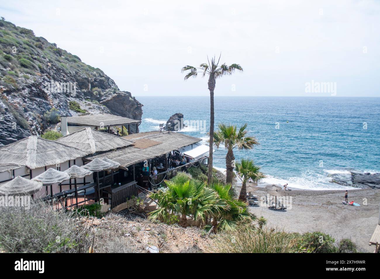 Plage et restaurant à la Cala Cala del Barco en La Manga Golf Resort Murcia Espagne Banque D'Images