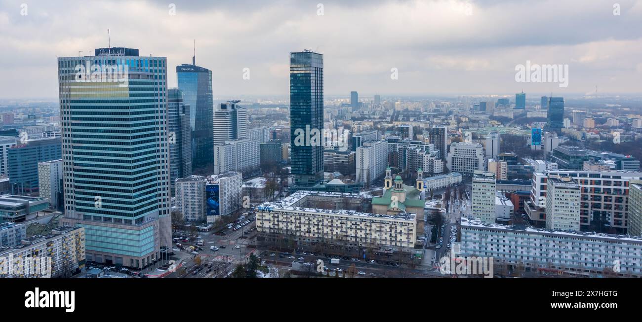 Vue panoramique des bâtiments modernes dans le centre de Varsovie, Pologne vu du Palais de la culture et de la Science Banque D'Images