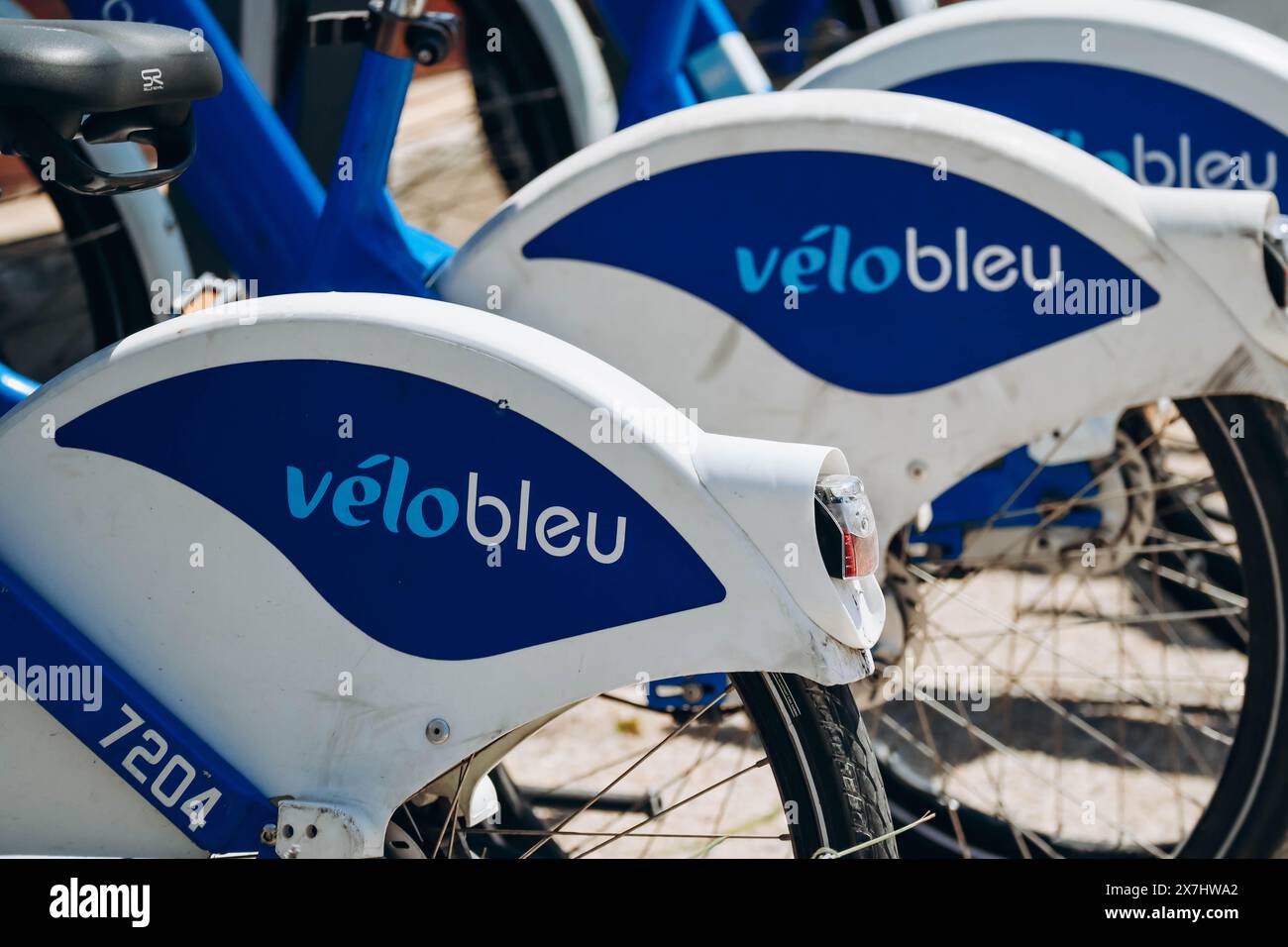 Nice, France - 25 juin 2023 : système de location de vélos à Nice, appelé 'Velobleu' Banque D'Images